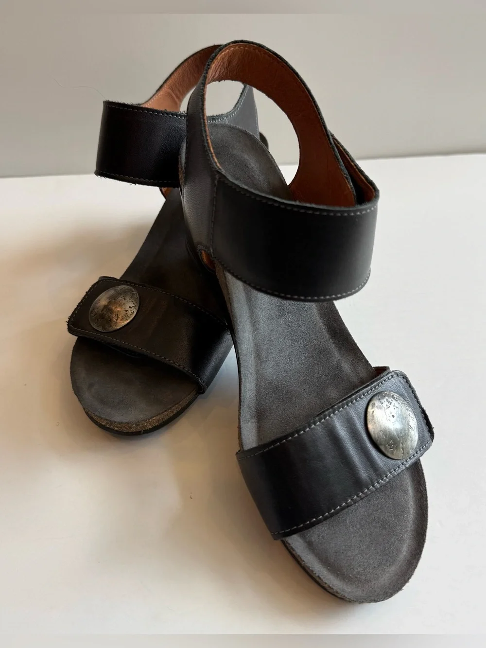 Taos Carousel 2 Women’s 9-9.5 EU 40 Black Leather Wedge Sandal Ankle Strap 3209